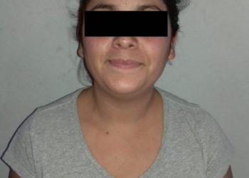 Detienen a mujer en camioneta robada