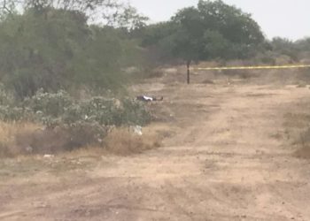 Encuentran cuerpo sin vida, dejan mensaje en cartulina