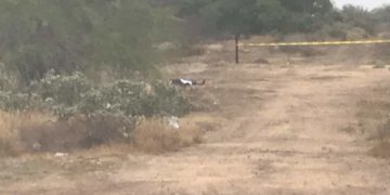 Encuentran cuerpo sin vida, dejan mensaje en cartulina
