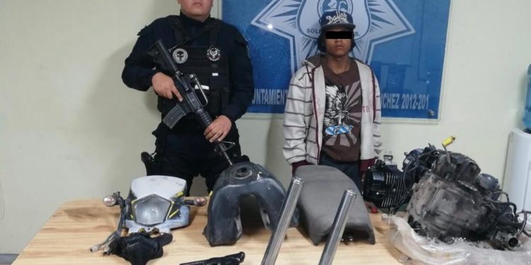 Detenido mientras desvalijaba una motocicleta