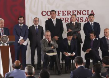 AMLO da a conocer a encargados del INSABI