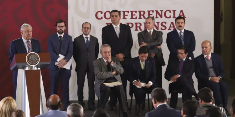 AMLO da a conocer a encargados del INSABI