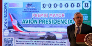 ¡Premio mayor, premio mayor!. Presentan cachito del avión presidencial