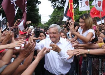 Sube a 72% aprobación de AMLO