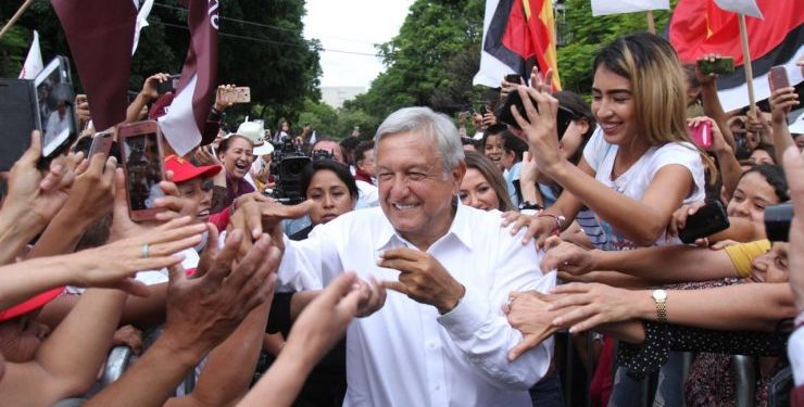 Sube a 72% aprobación de AMLO
