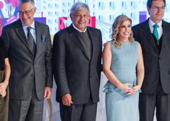 AMLO promete investigar si Salinas Pliego adeuda 14 mil mdp a Hacienda