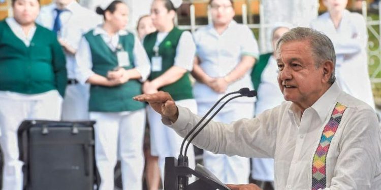 Acusa AMLO boicot en Salud