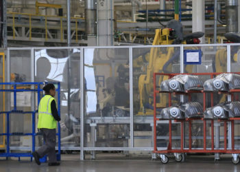 Empresas despidieron a 380 mil trabajadores en diciembre: AMLO