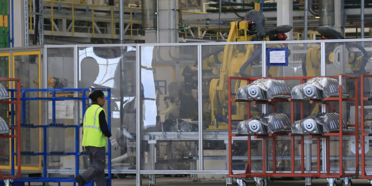 Empresas despidieron a 380 mil trabajadores en diciembre: AMLO