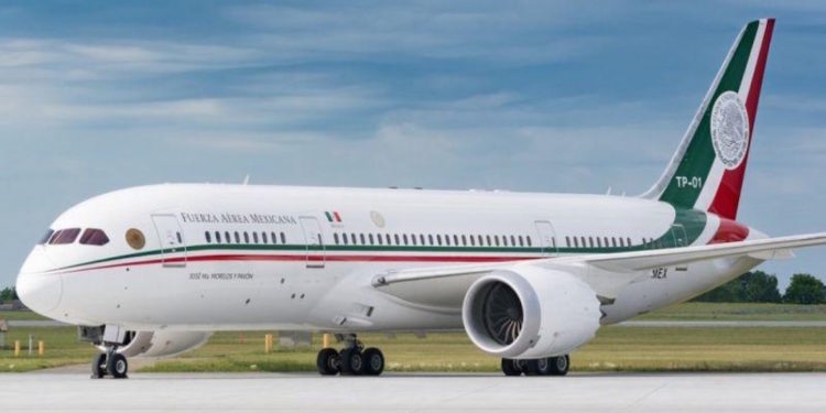 Regresa el avión presidencial a México, será subastado