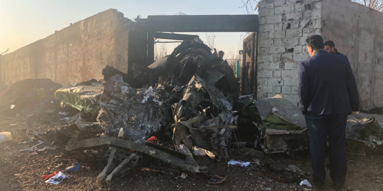 Tragedia; avión ucraniano se desploma en Irán, no hay sobrevivientes