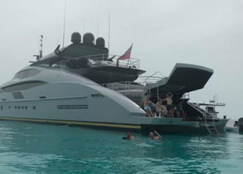 Canelo Álvarez disfruta de las Bahamas