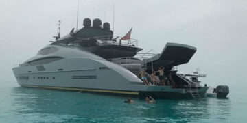 Canelo Álvarez disfruta de las Bahamas