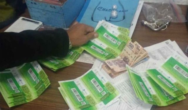 Devuelven cartera con más de $10 mil