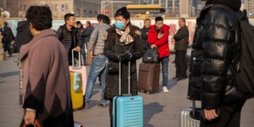 Mil 700 posibles casos de infección relacionados con el nuevo virus en China