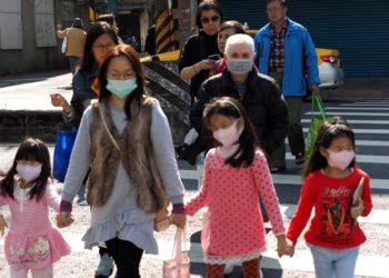 571 contagios en China y 3  posibles en México