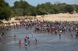 Miles de migrantes pasaron a México por Río Suchiate