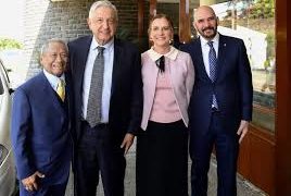 AMLO ofrece ayuda a compositores para defender sus derechos