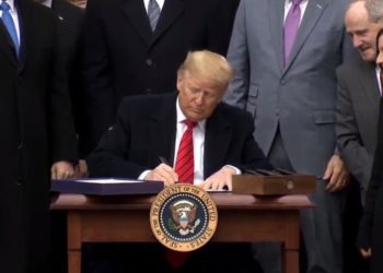 Donald Trump firma el T-MEC