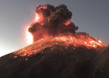 Despertó el Popocatépetl, registra impresionante explosión esta mañana