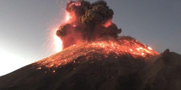 Despertó el Popocatépetl, registra impresionante explosión esta mañana