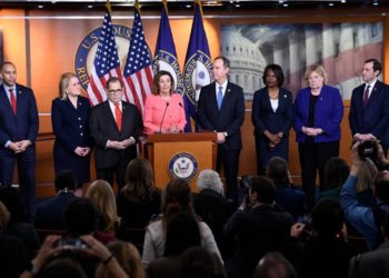 Pelosi designa a siete fiscales para juicio de Trump