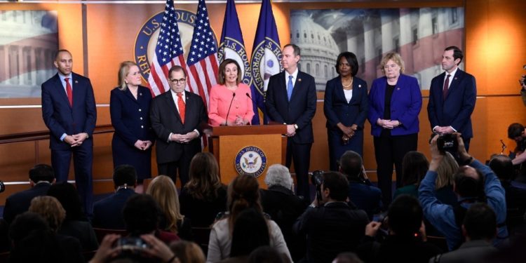 Pelosi designa a siete fiscales para juicio de Trump