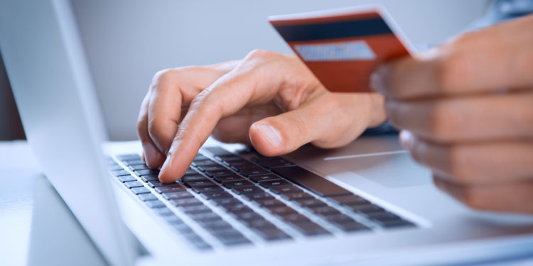 Acciones a partir de 20 pesos de compañías como Amazon, Facebook, Apple