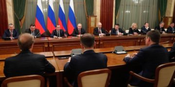 Renuncia todo el gabinete de Vladimir Putin