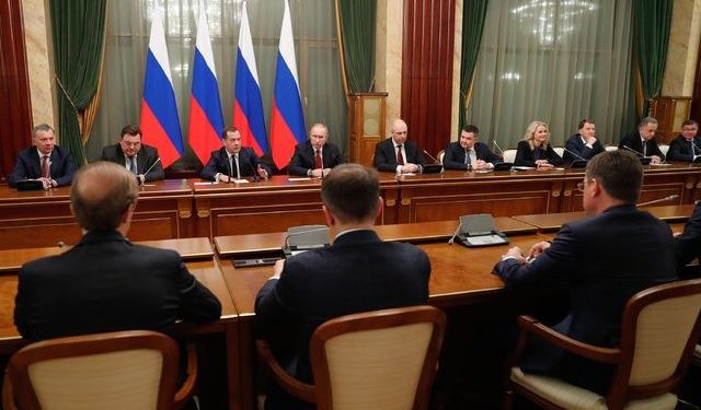 Renuncia todo el gabinete de Vladimir Putin