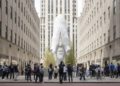 Detrás del muro, escultura de Jaume Plensa