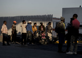 En primer vuelo de repatriación del año EU deporta a 124 mexicanos