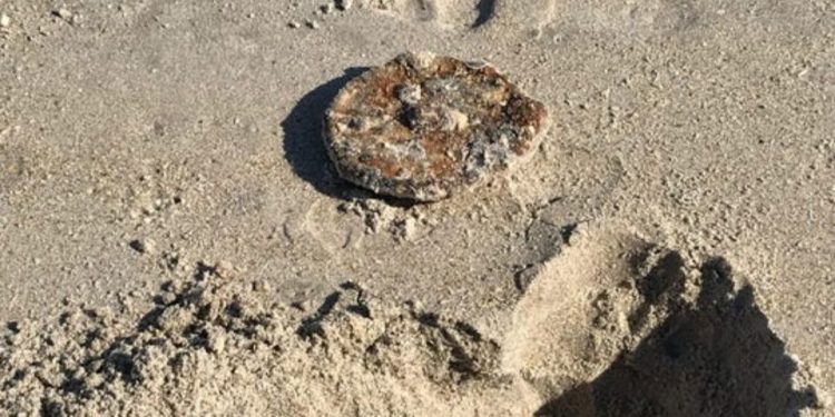 Encuentran mina de la II Guerra Mundial en playa de Florida