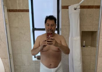 Noroña comparte foto después de la ducha