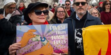 Joaquin Phoenix y Martin Sheen, fueron arrestados por protestar contra el cambio climático