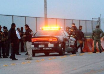 Mexicano se suicida cortándose el cuello después de que EU le negara la entrada