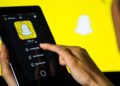 Tres sujetos conducen a menor de 14 años a hotel para violarla; ella usa Snapchat para escapar