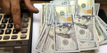 El dólar registra una pérdida frente de 0.42 por ciento