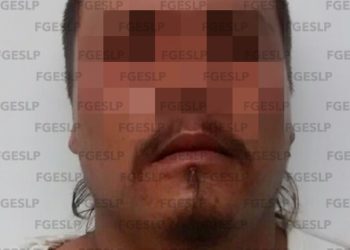 Le da un balazo en plena reunión familiar