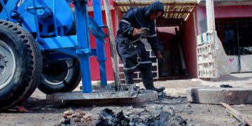 Interapas continúa limpieza preventiva en drenajes