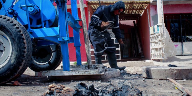 Interapas continúa limpieza preventiva en drenajes