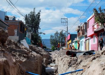 Interapas sustituye drenaje en la colonia Progreso