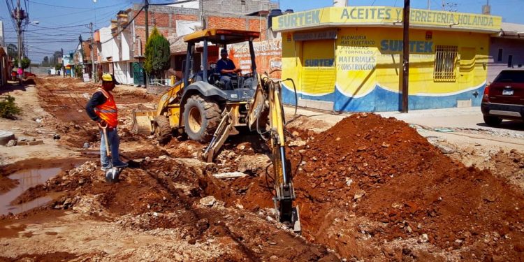 Interapas y Obras Públicas trabajan en obras de zona oriente