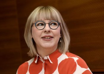 Finlandia elimina la referencia de género, iguala los permisos de paternidad y maternidad