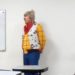 Estudiante de derecho llega vestido de payasito a clases