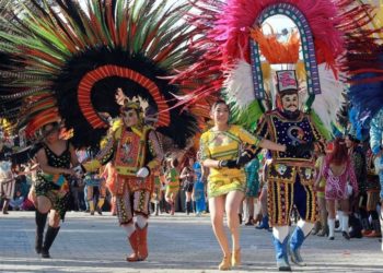 Creando Penachos busca la preservación de los atuendos de carnaval en Tlaxcala