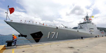 Armada de EE.UU. denuncia que un destructor chino apuntó con láser a un avión
