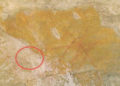 Para grabar serie, canal evangélico pinta pared con arte rupestre de 4.000 años de antigüedad