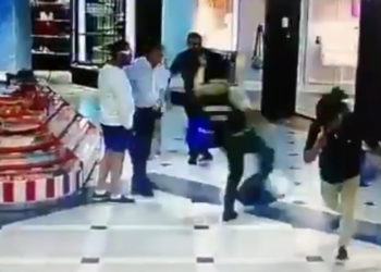Héroe anónimo frustra  robo en un centro comercial chileno