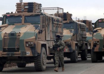 Turquía envía un convoy con equipos y camiones de municiones a Idlib